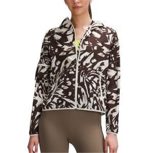 NWT Lululemon Packable Running Jacket size 6 in Monarch Bone Espresso